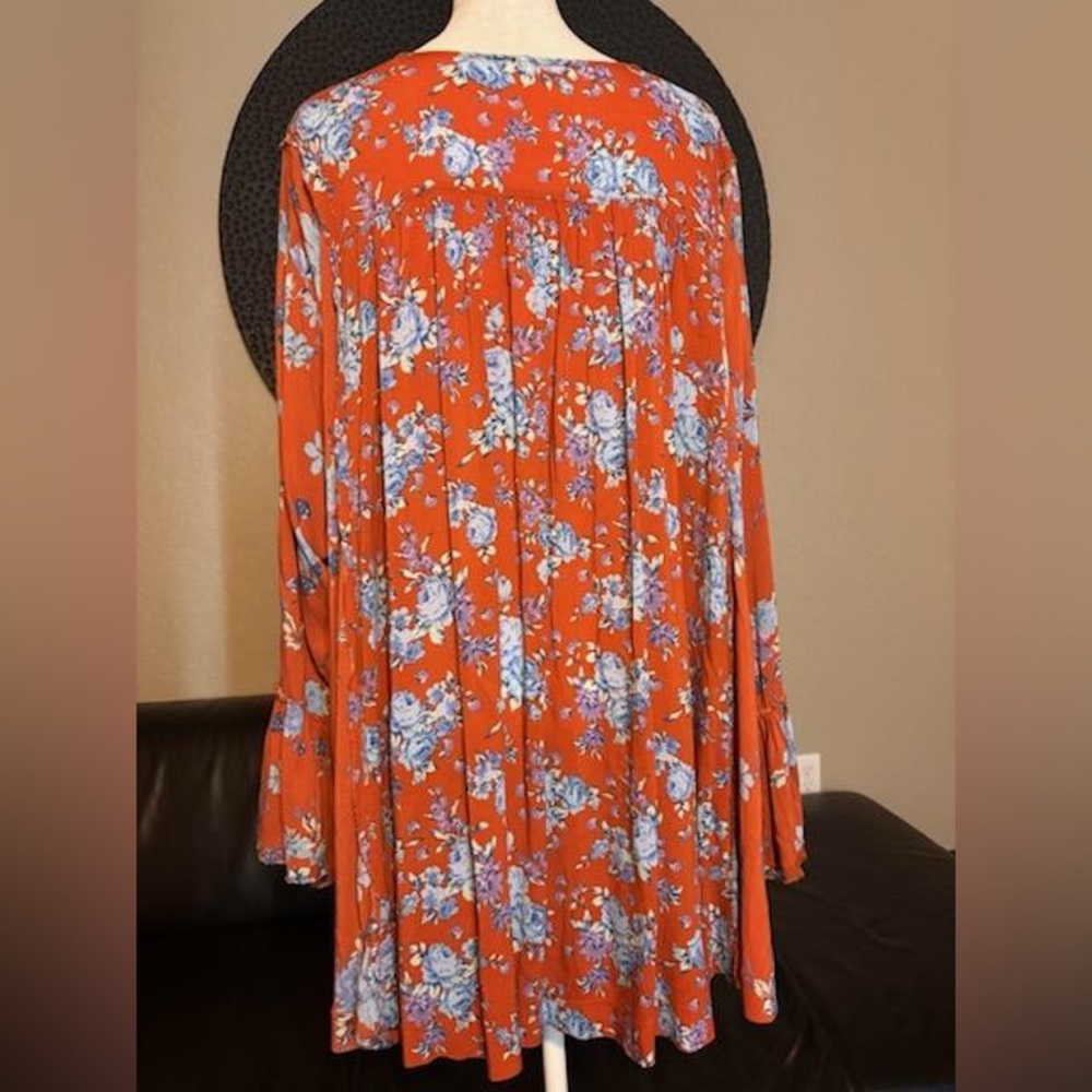 Free People Loretta Floral Boho Tunic top with pockets size XS runs large - Picture 13 of 13